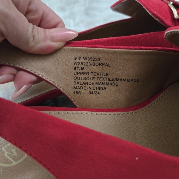 White Mountain Women's Boreal Slingback Heels. Color: Cruella Red Fabric. Size 9 - Picture 5 of 7